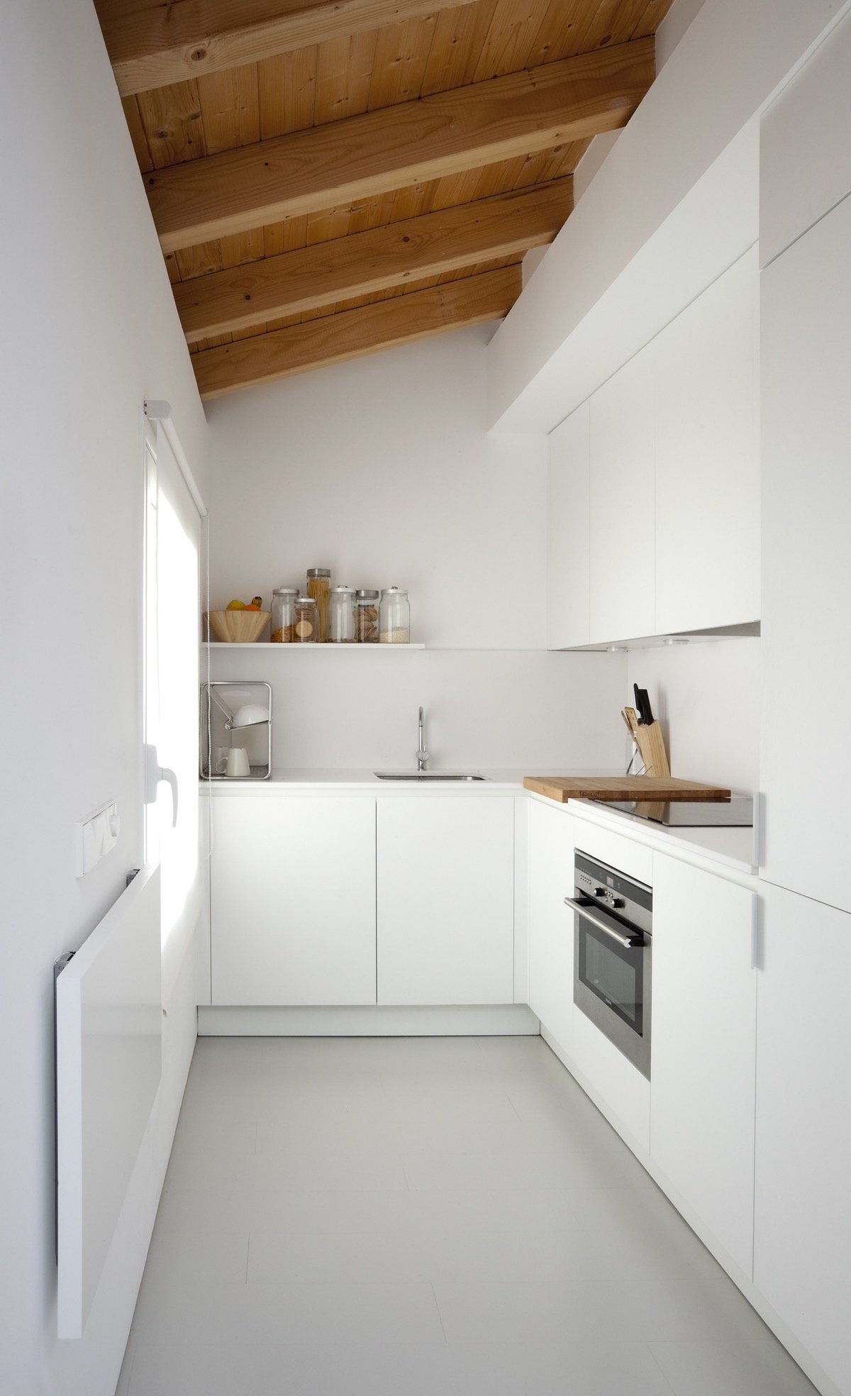 Bố trí phòng bếp nhỏ tận dụng tối đa nguồn ánh sáng tự nhiên