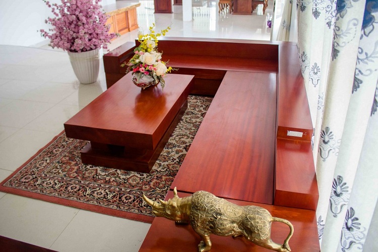Mẫu sofa gỗ hương nguyên khối cao cấp
