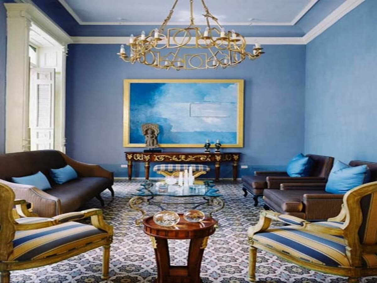 Phối màu sơn tường theo phong cách cổ điển giữa màu xanh dương và vàng