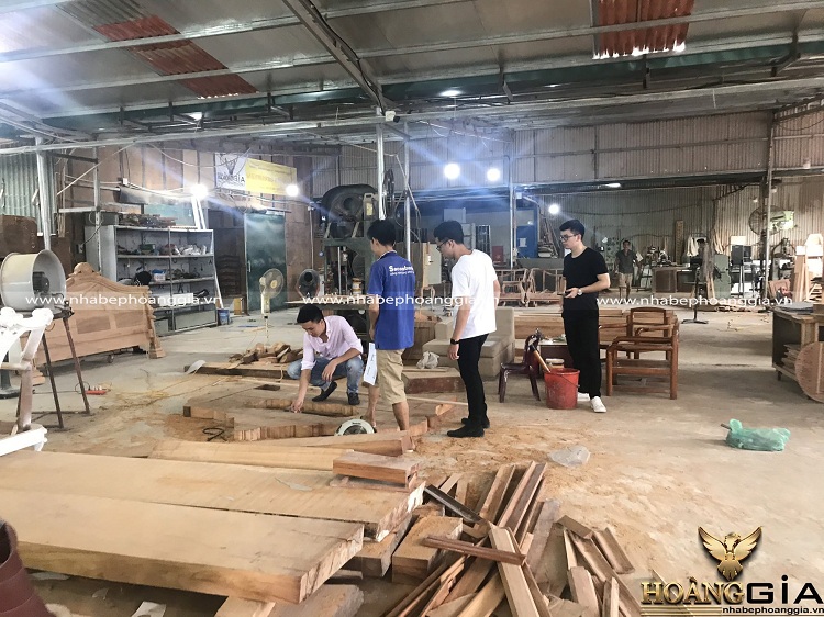 Xưởng sản xuất sofa gỗ nguyên khối uy tín, chuyên nghiệp